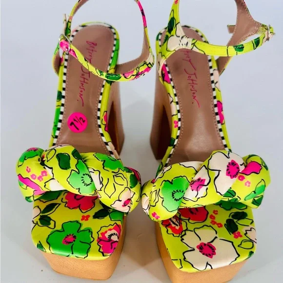 Betsey Johnson Women's Mandee Floral Printed Platform Heeled Sandal Size 7.5. - Picture 3 of 8